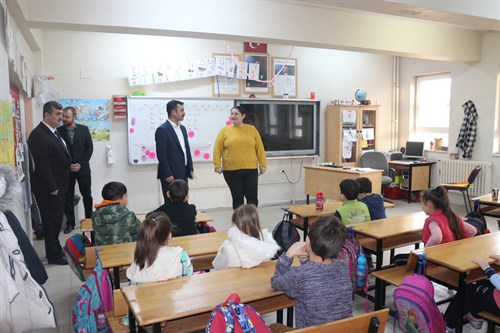 Kaymakamımız Muhammed Üsame SOYSAL Cumhuriyet İlkokulu ve Zafer İlkokulunu ziyaret etti.