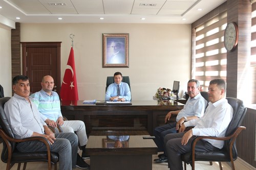 Ak Parti ilçe başkanı Fevzi KUZU ve ilçe teşkilatı Kaymakamımız Mehmet Faruk SAYGIN' ı makamında ziyaret etti.